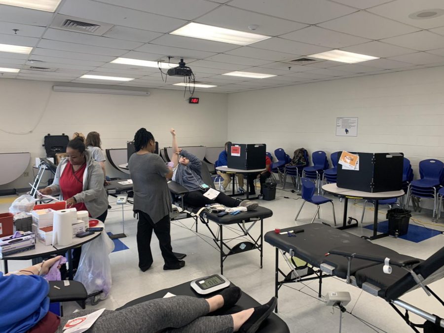 Students+and+teachers+participating+in+the+annual+Kenwood+NHS+Blood+Drive
